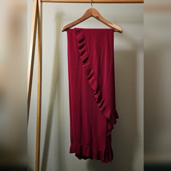 100% Cashmere Portolano Half Circle Shawl with Ruffle Edge - Picture 3 of 3